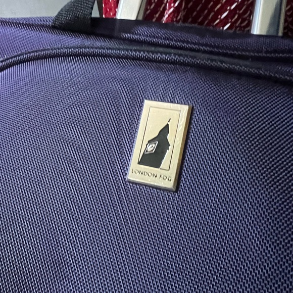 LONDON FOG  15-Inch Under The Seat Bag/Purple! - Picture 10 of 14